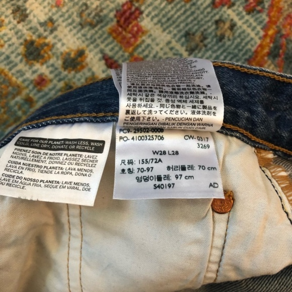 NWOT Distressed High Rise 501 Levi's *EXCLUDED - Picture 4 of 5